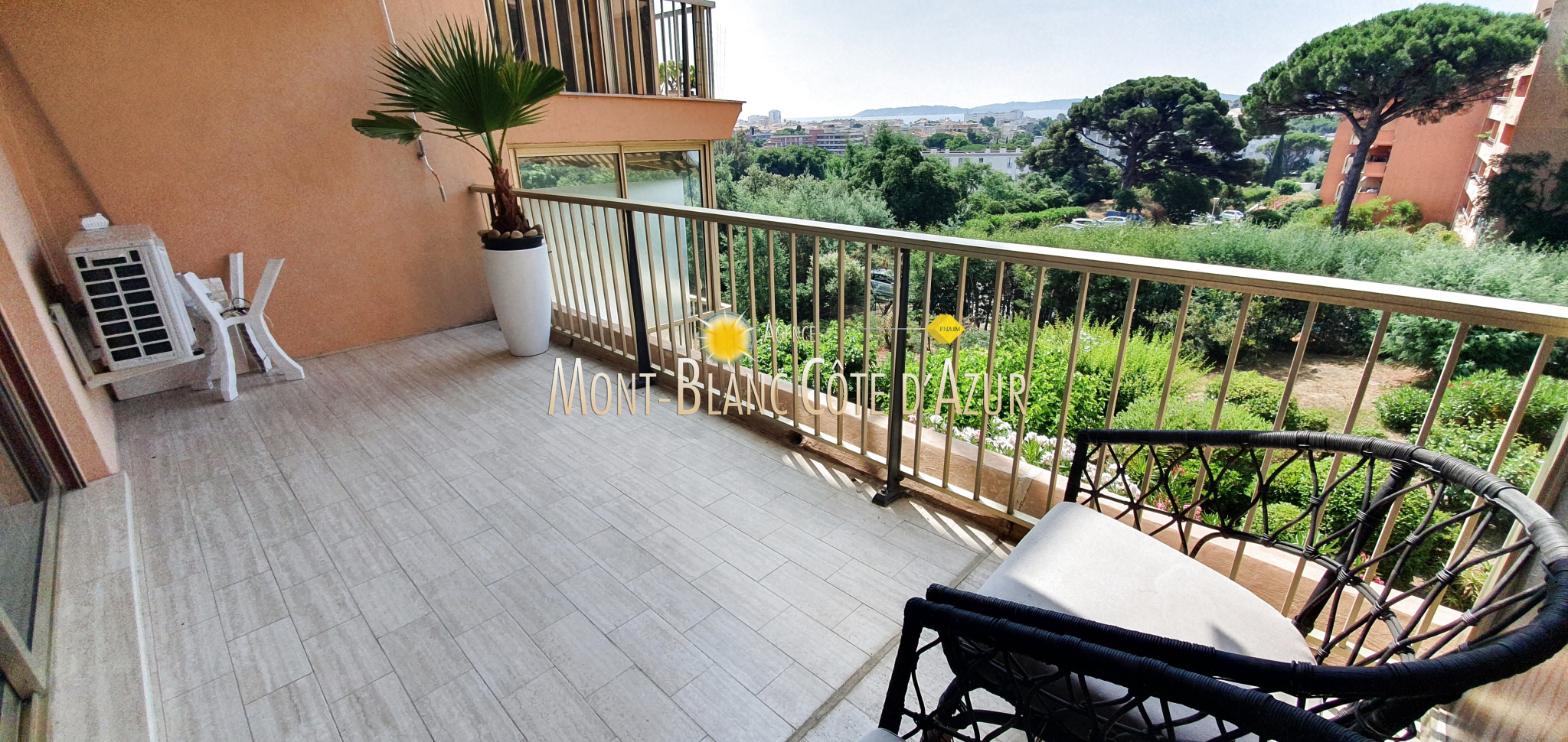 Agence immobilière de AGENCE MONT BLANC CÔTE D AZUR